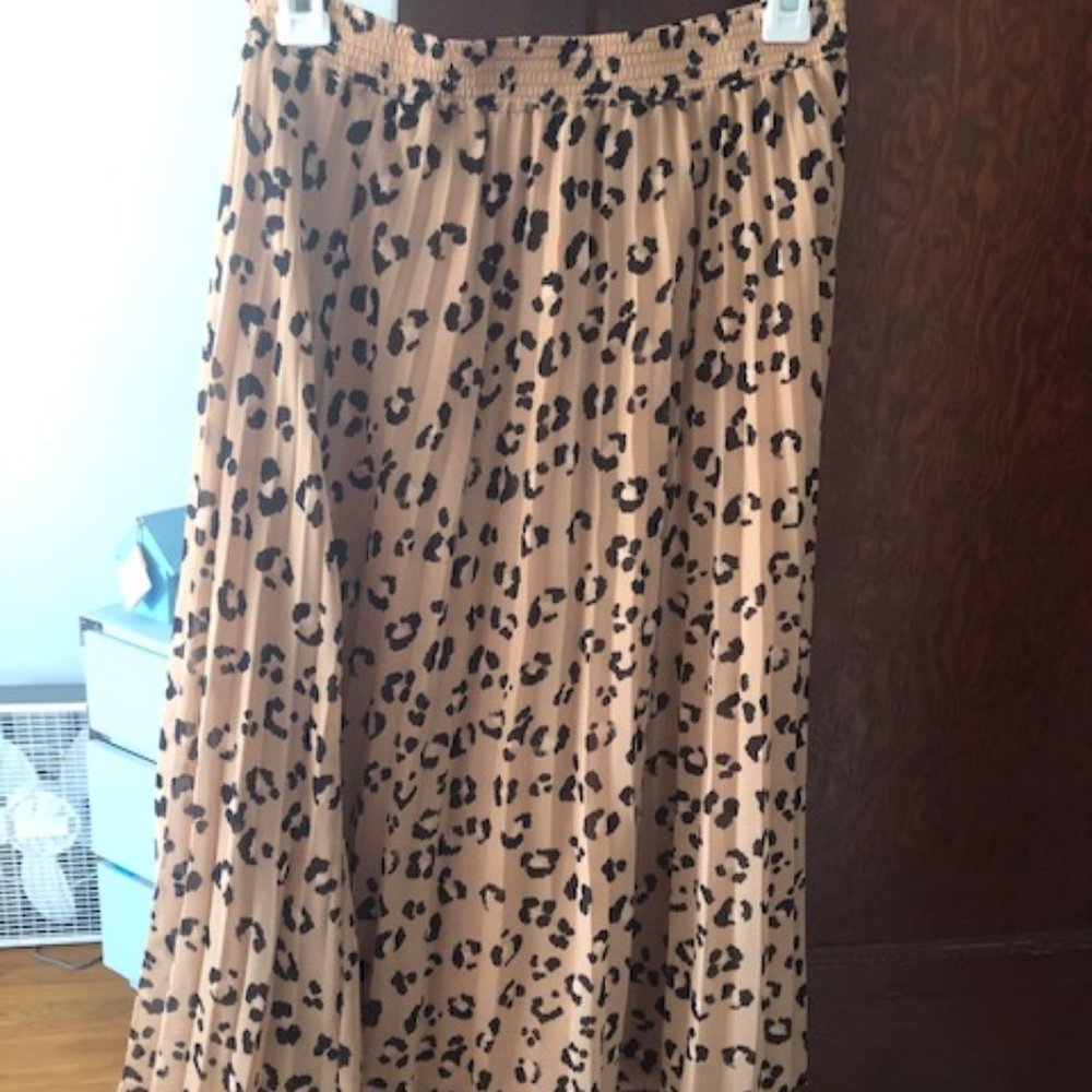 Knee Length Cheetah Pleated Skirt